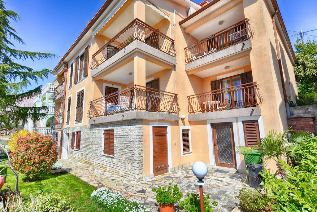 Apartments Creska 629 Рабац Екстериор снимка